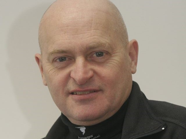 Peter Fog på vej med hingstekatalog Peter-Fog