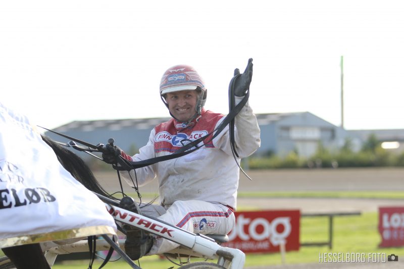 Jydsk Væddeløbsbane - Service til det spillende publikum Knud Mønster