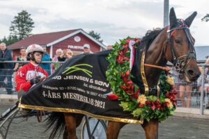 Foxie Hill med Mads Petersen 27 juli 2021 Fotograf Torben Ager Travfoto Bornholm TKA 6502 1