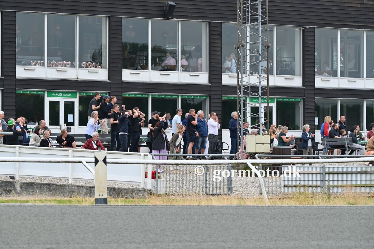 Nyt fra Fyens Væddeløbsbane, juli-medio november Fyens Væddeløbsbane