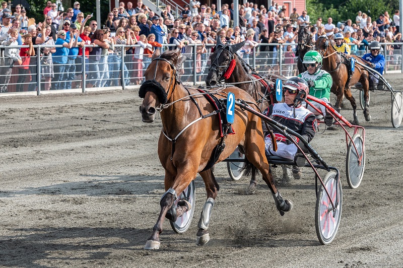 Apollo Damgaard med Niels Kristian Hansen 10 august 2021 Fotograf Torben Ager Travfoto Bornholm TKA 7220