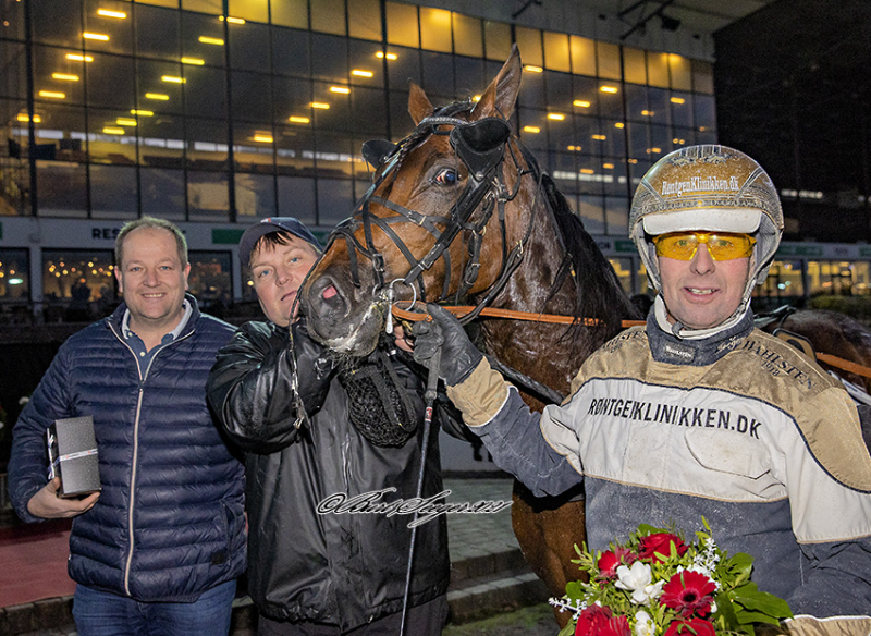 Ejere satser stort og bliver belønnet - Stjernen på vej tilbage FIRST_BLOOD_D2I5178