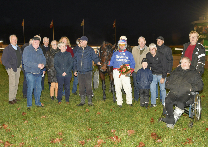 Selv i rullestol - Fører han fine heste frem GLAD_NOCK_500_1397
