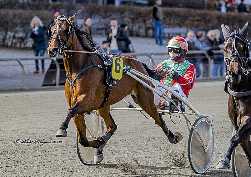 Auktion - Budt for 73.000 kr. HIT_THE_ROAD_JACK_S2_5111