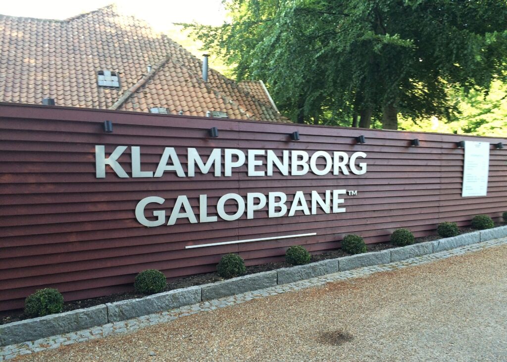 Klampenborg Galopbane Entrance
