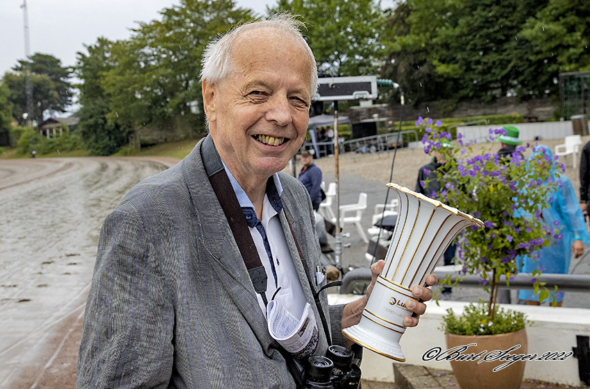 Stald Pimax handler ny hest Trav Charlottenlund