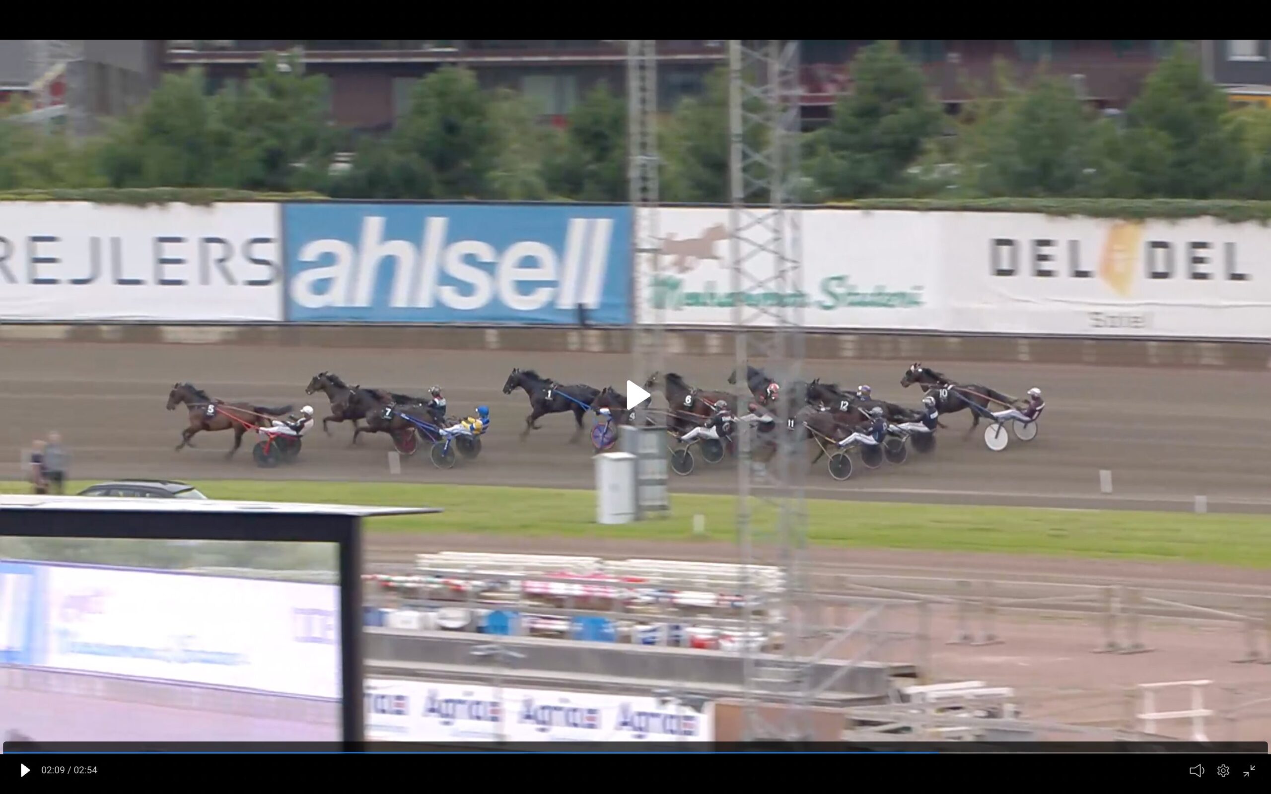 Udland - Hvad laver de mennesker F3V68nLX0AAEpJf