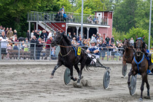 Ina Baunely med Martin Sjoeholm Jensen 20 maj 2024 Fotograf Torben Ager Travfoto Bornholm TKA 0613 scaled e1716200539228