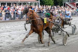 Kaiser Sotte med Soeren Kjoeller Jensen 10 juli 2024 Fotograf Torben Ager Travfoto Bornholm TKA 4578