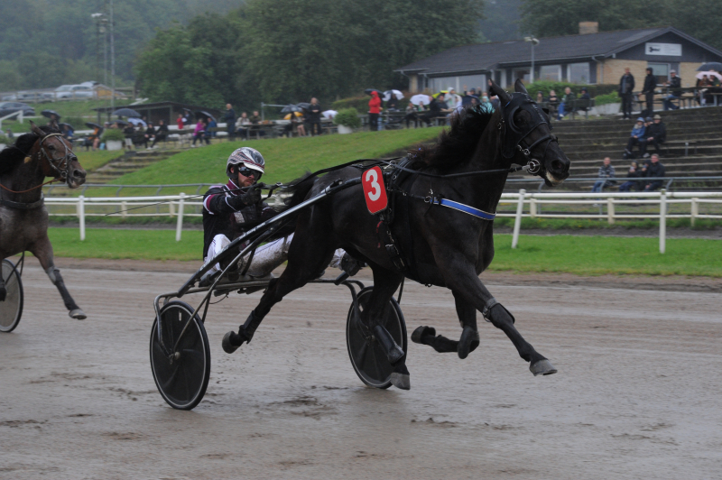 Debut for Steen Juul KeenLadyJosselyn_6594