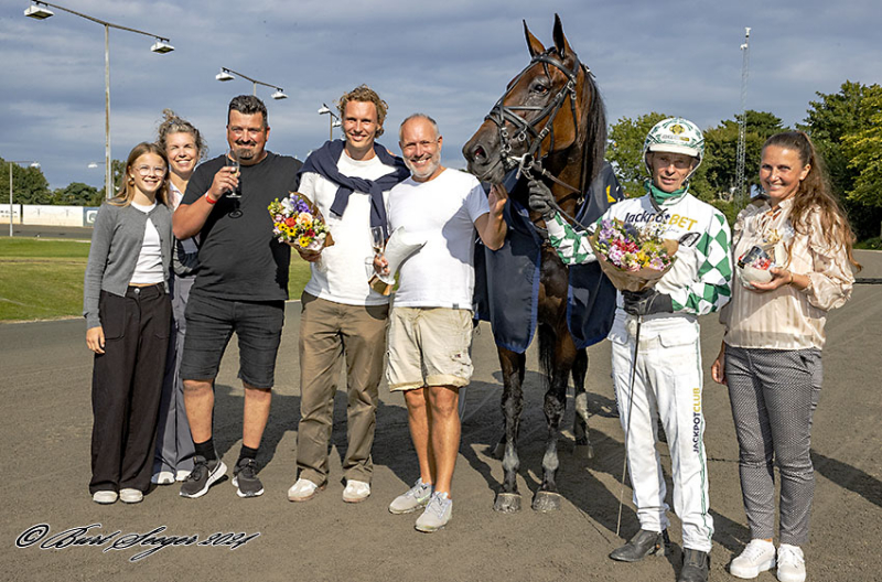 GLORIUS RAIN D2I4843