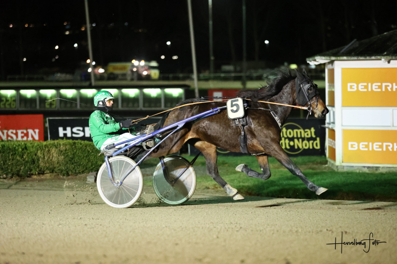 Anderledes vinkel på to finaledeltagere Knight'n Day Keka