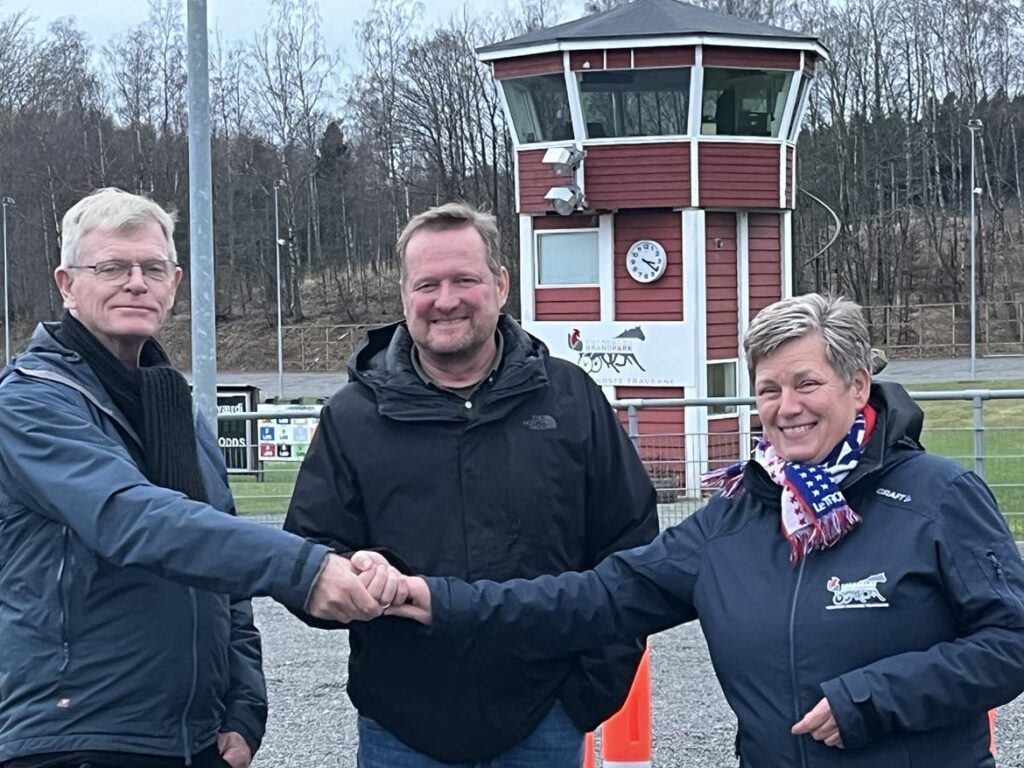 Egon Jensen Morten F. Q. Iversen og Charlotte Berg 101224