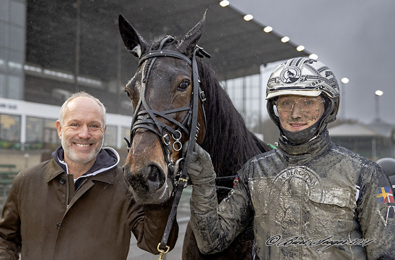 GLORIUS RAIN D2I6599