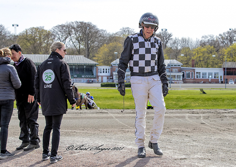 Kort nyt fra ind- og udland AXEL_JACOBSEN_S2_3313