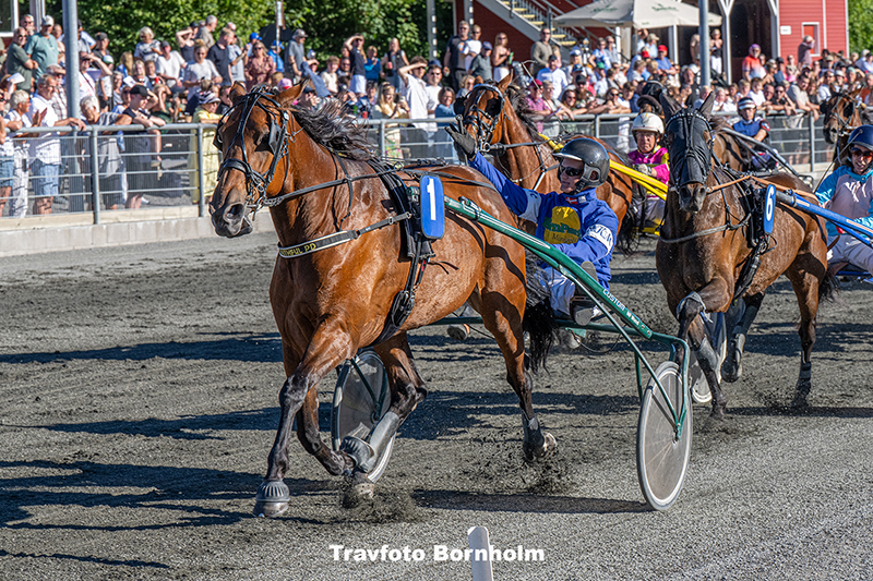Faithful P D med Mads K morgensen 1. juli 2025 Fotograf Torben Ager Travfoto Bornholm TKA 4696