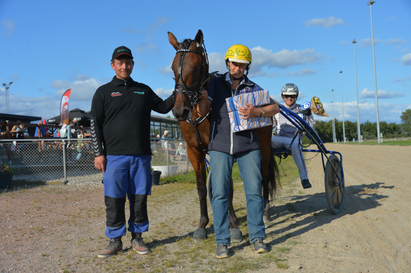 Henter Hans Henning og Gitte 150.000