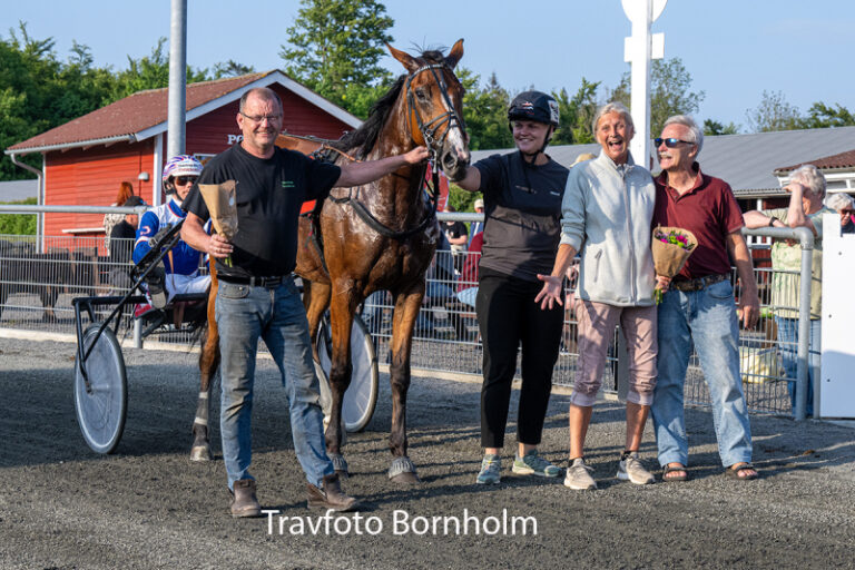 Hejdi Hovmand med Niclas Steinlain 26 maJ 2026 Fotograf Torben Ager Travfoto Bornholm TKA 4209