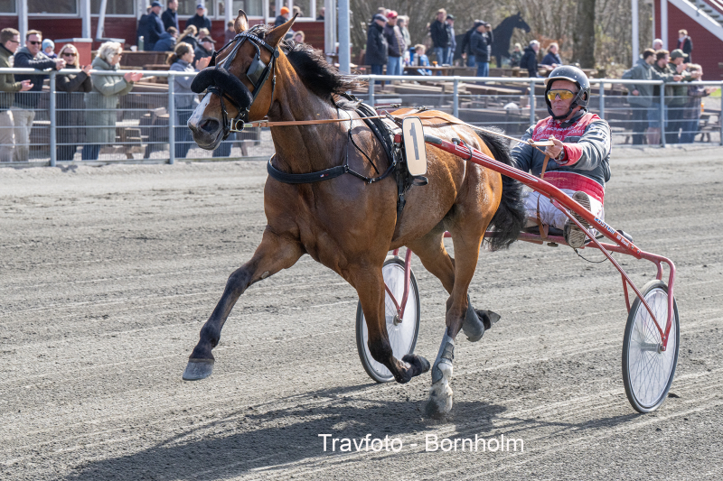 Hejdi Hovmand med Stefan Lind Holm 6 april 2024 Fotograf Torben Ager Travfoto Bornholm TKA 6732