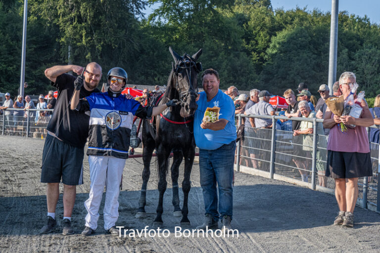 Tiger Lily H S med Oliver Gommans 14 juli 2026 Fotograf Torben Ager Travfoto Bornholm TKA 9182