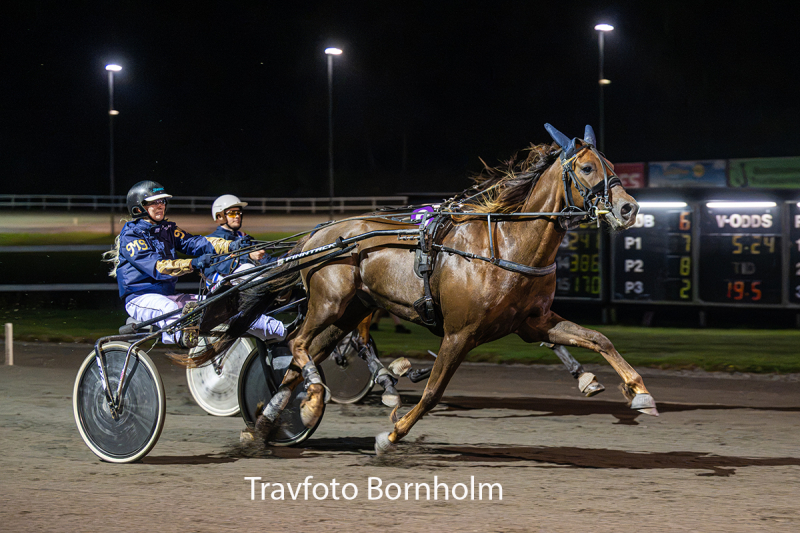 Fitou med Mathea Jo nsson 8 september 2026 Fotograf Torben Ager Travfoto Bornholm TKA 3872