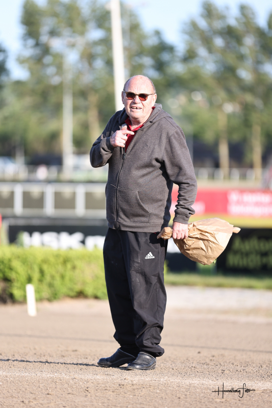 Finn Larsen – Travsportens erfarne mester og medejer af Mary Jane Kelly 895A7491-2