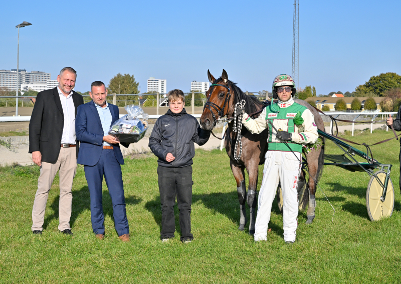 DANIEL HAZELAAR NZ9 1623