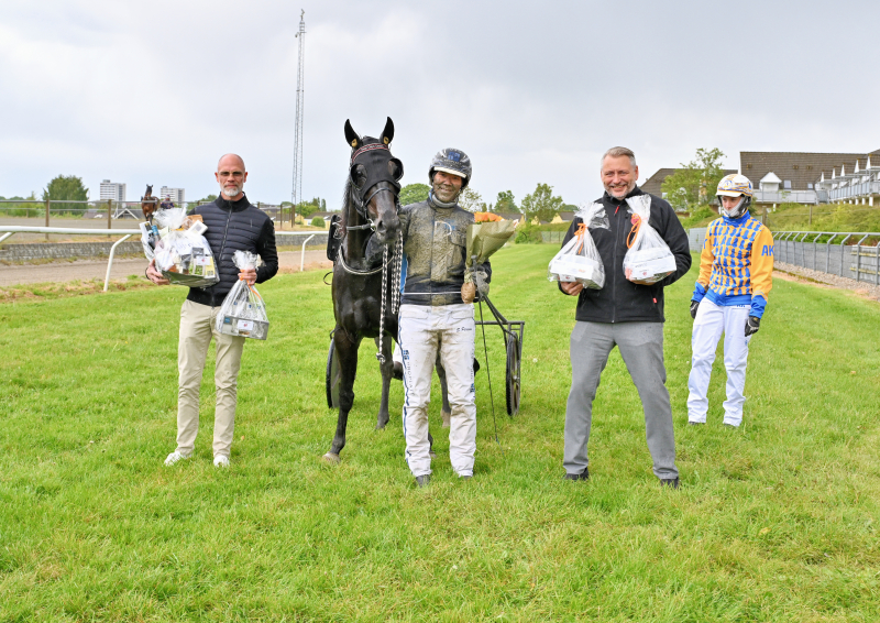 Travligaen, Liga 1 til Four Guys Dream FOUR_GUYS_DREAM_NZ9_4904