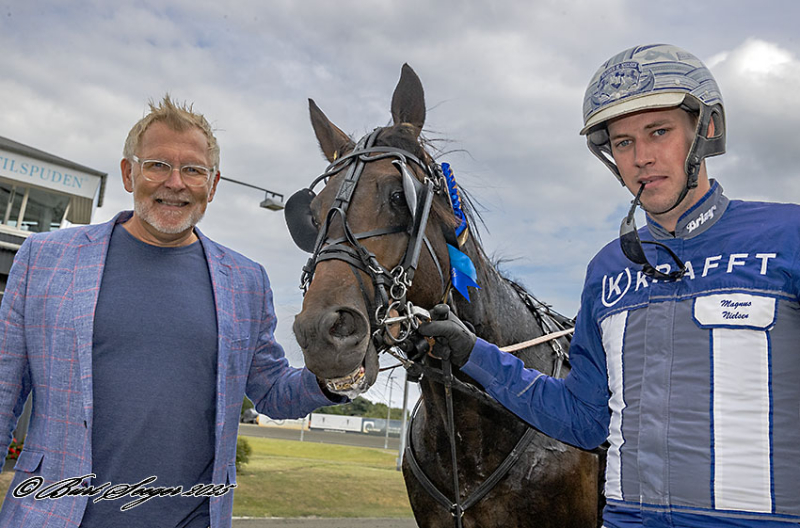 JUSTGIVEMEAREASON D2I8844