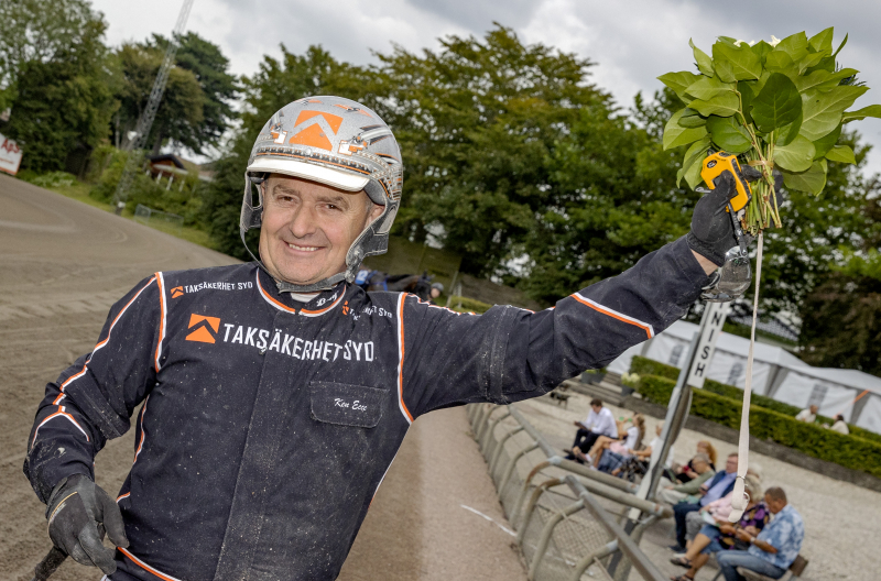 Ken Ecce D2I8869 8 1