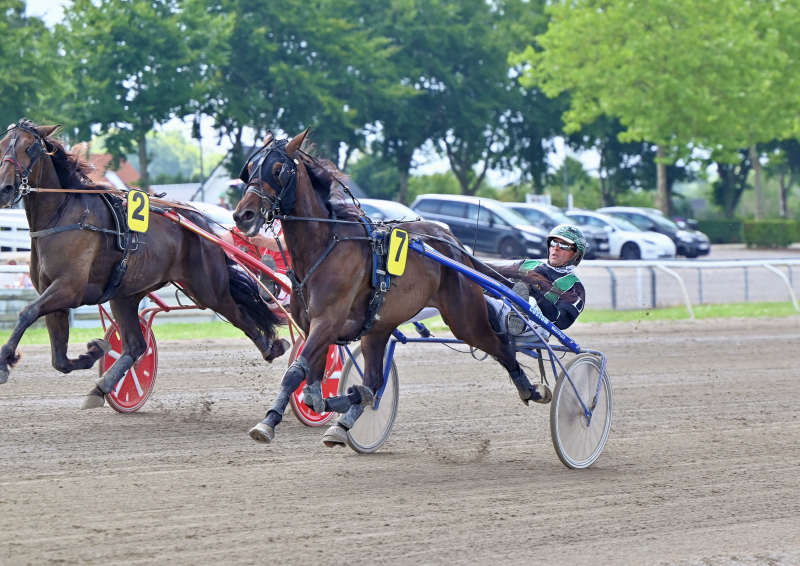 LEGENDEN C N DSC 0938