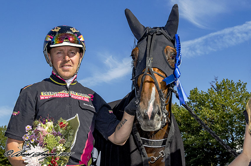 LUST FOR LIFE D2I9855