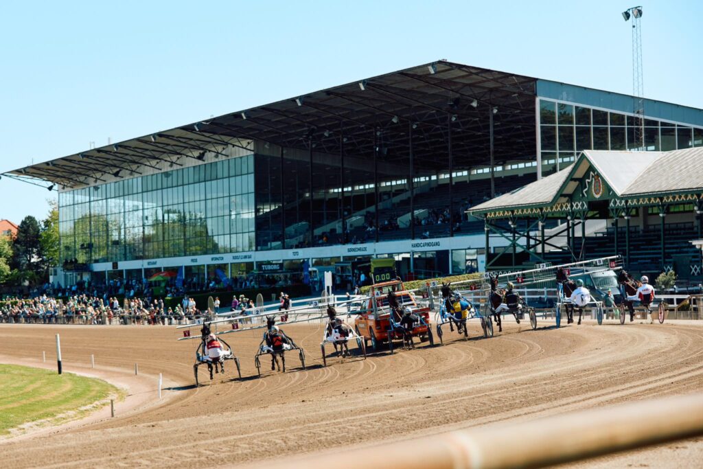 Charlottenlund Travbane – Nordens ældste travbane Lunden-1024×683-1