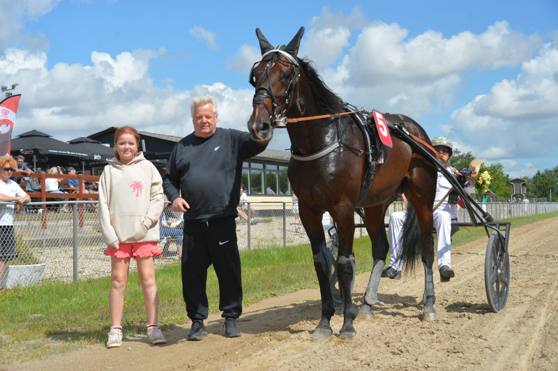 Manhattan Trot 2 250810