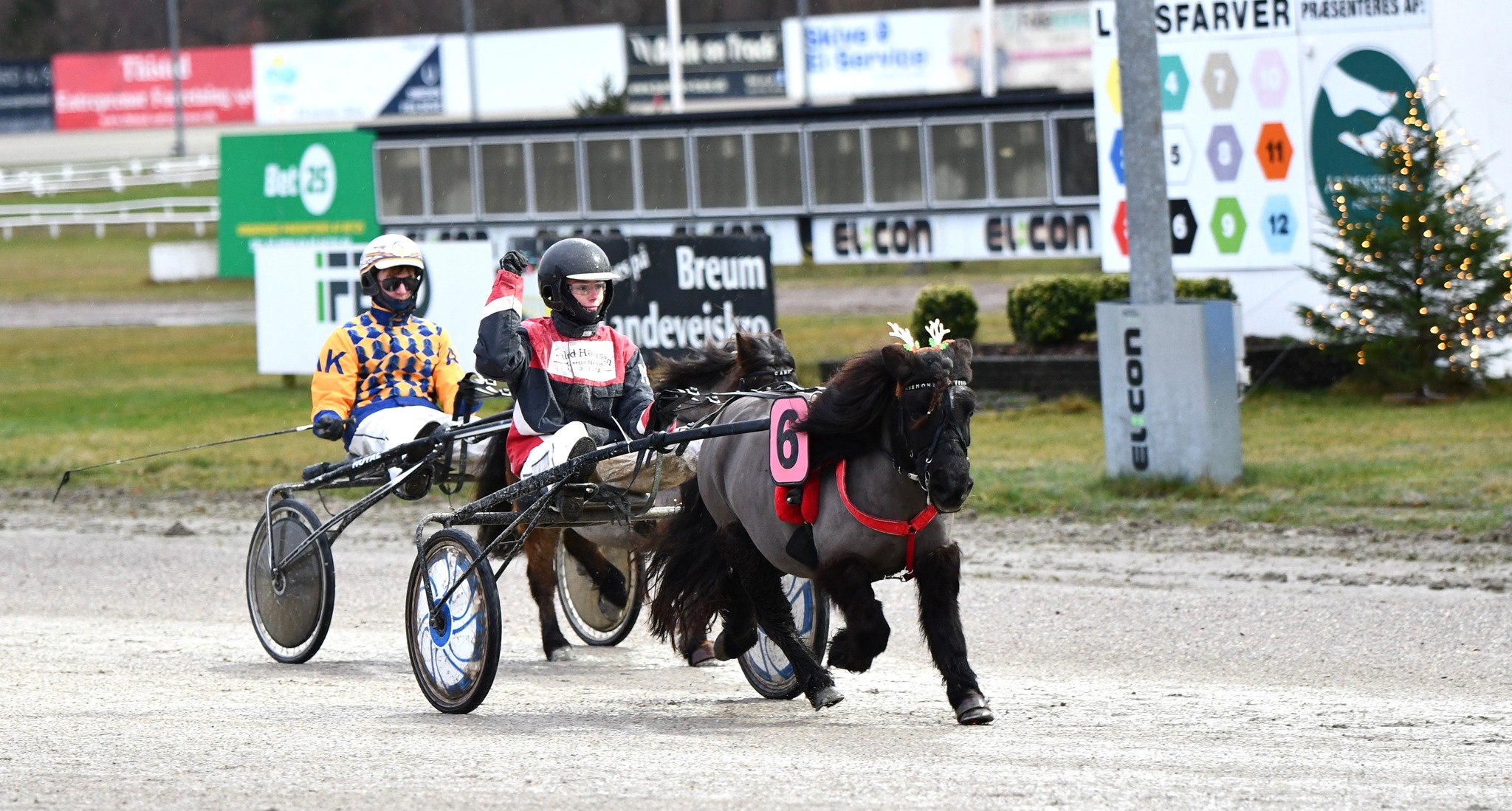 Nu nærmer årets fest sig - Julefræs Pony3